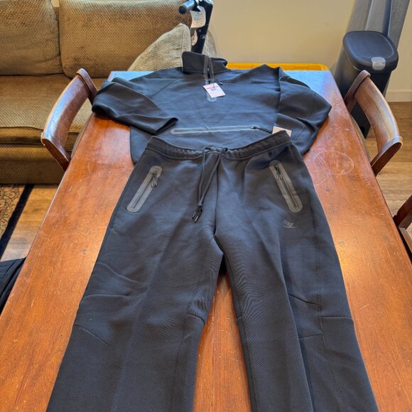 Nike Sportswear Tech Fleece and Sweatpants - Picture 1 of 6